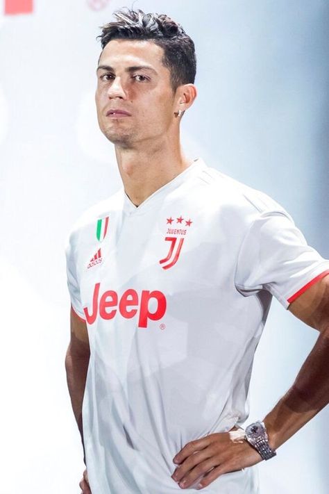 Detail Foto Cristiano Ronaldo Keren Nomer 11