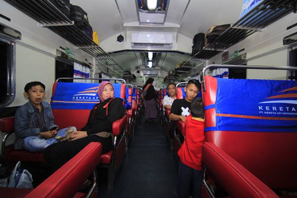 Download Foto Dalam Kereta Nomer 42