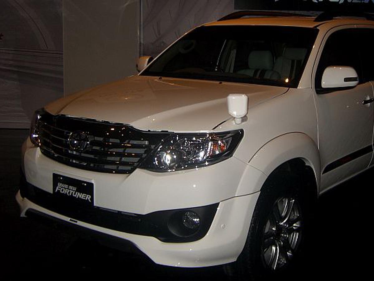 Detail Foto Dalam Mobil Fortuner Malam Hari Nomer 12