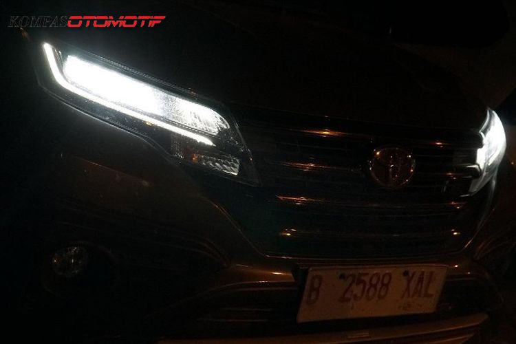 Detail Foto Dalam Mobil Fortuner Malam Hari Nomer 24