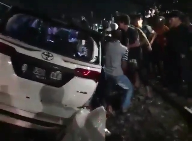 Detail Foto Dalam Mobil Fortuner Malam Hari Nomer 27