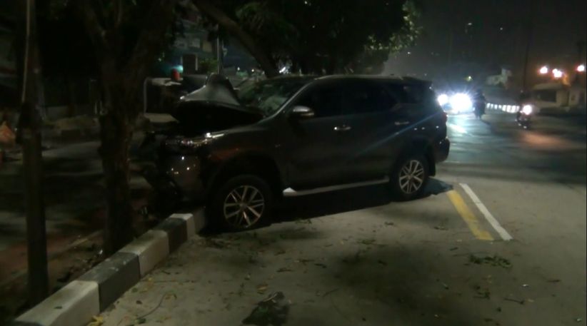 Detail Foto Dalam Mobil Fortuner Malam Hari Nomer 44