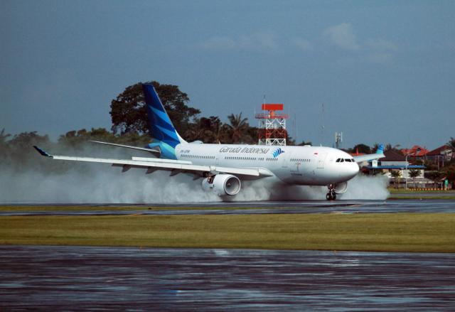 Detail Foto Dalam Pesawat Garuda Nomer 51