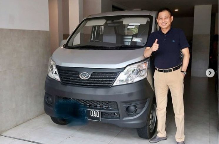 Detail Foto Dengan Mobil Nomer 38