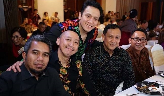 Detail Foto Denny Siregar Nomer 22