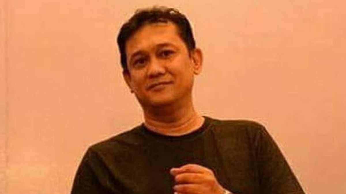 Detail Foto Denny Siregar Nomer 5