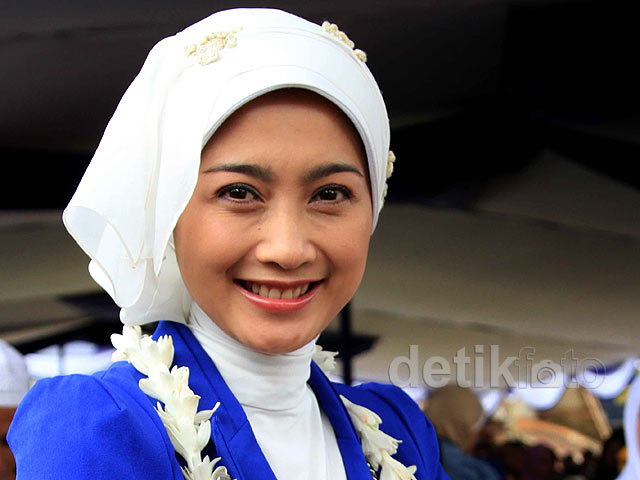 Detail Foto Desy Ratnasari Berhijab Nomer 29