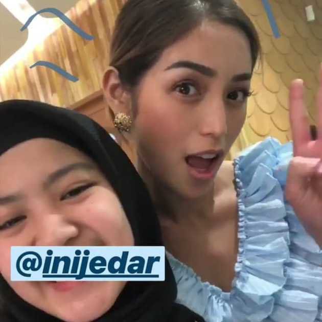 Detail Foto Desy Ratnasari Berhijab Nomer 37