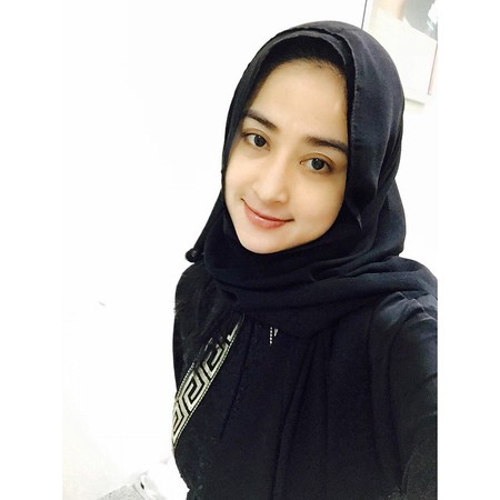 Foto Dewi Persik Berhijab - KibrisPDR