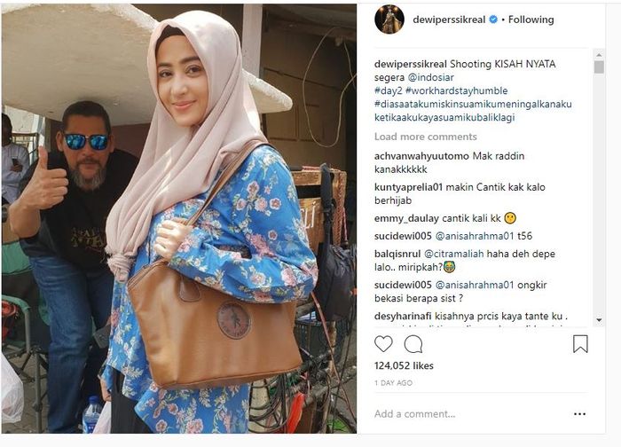 Detail Foto Dewi Persik Berhijab Nomer 11