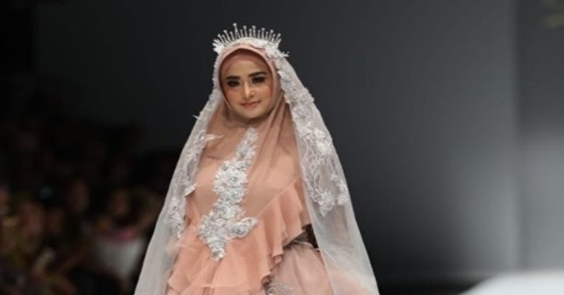 Detail Foto Dewi Persik Berhijab Nomer 17