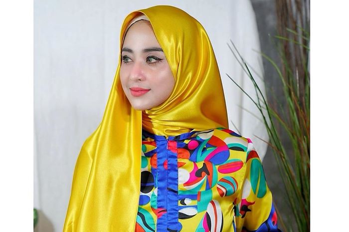 Detail Foto Dewi Persik Berhijab Nomer 8