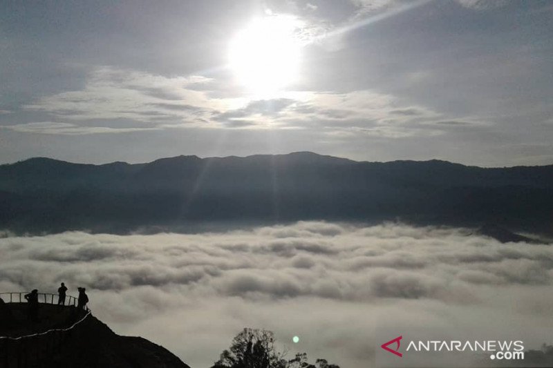 Detail Foto Di Atas Awan Nomer 9