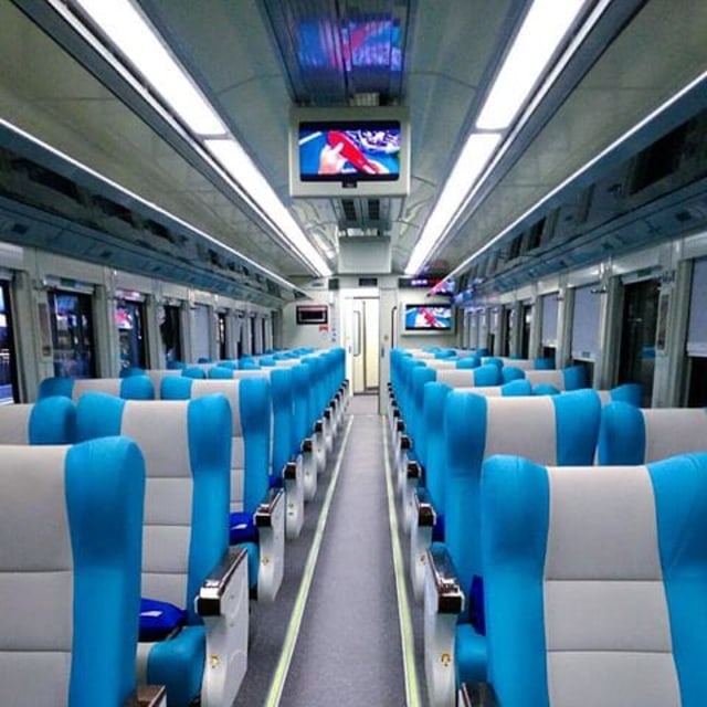 Detail Foto Di Dalam Kereta Nomer 26