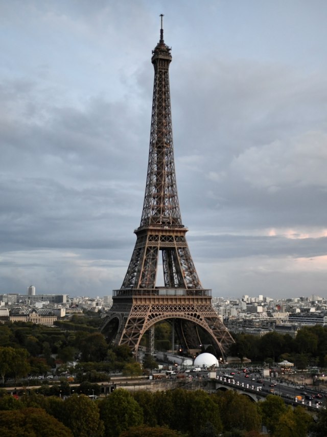 Detail Foto Di Menara Eiffel Nomer 21