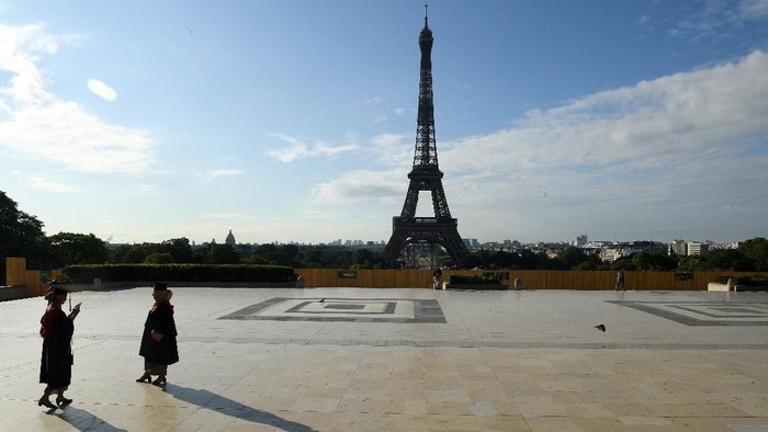 Detail Foto Di Menara Eiffel Nomer 39