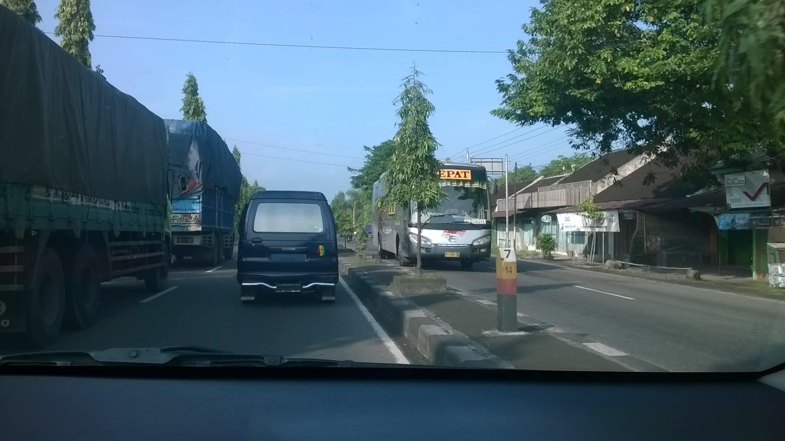 Detail Foto Di Mobil Siang Hari Nomer 40