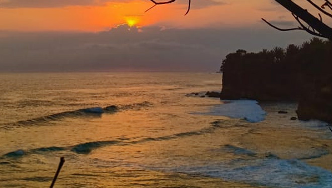 Detail Foto Di Pantai Sore Hari Nomer 13