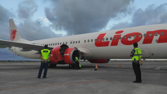 Detail Foto Di Pesawat Lion Air Nomer 25