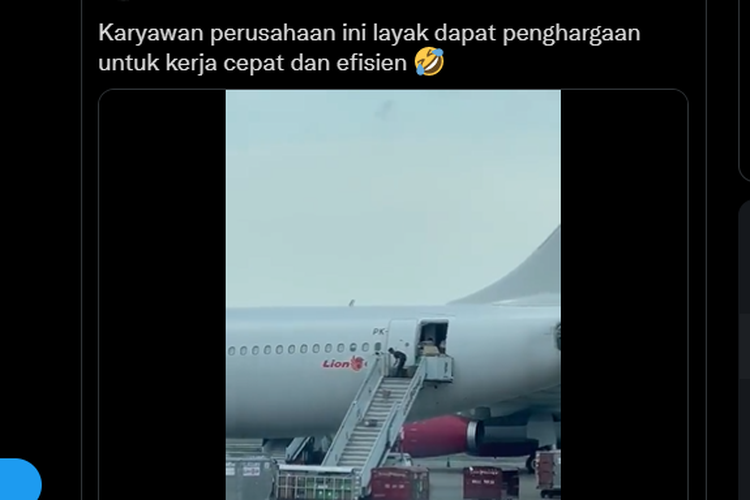 Detail Foto Di Pesawat Lion Air Nomer 33