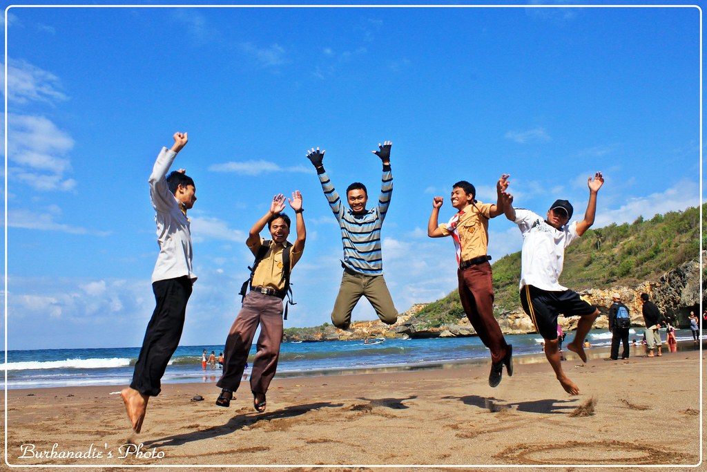 Detail Foto Di Pinggir Pantai Nomer 33