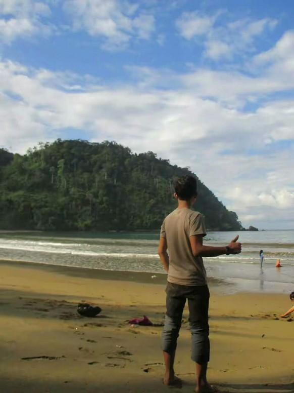 Detail Foto Di Tepi Pantai Nomer 21