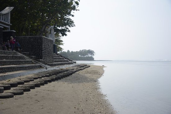 Detail Foto Di Tepi Pantai Nomer 35