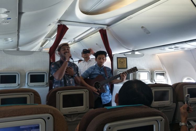 Foto Didalam Pesawat Garuda Indonesia - KibrisPDR