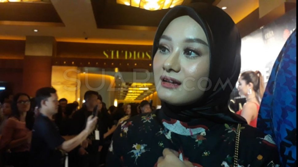 Detail Foto Dinda Hauw Sebelum Berhijab Nomer 41