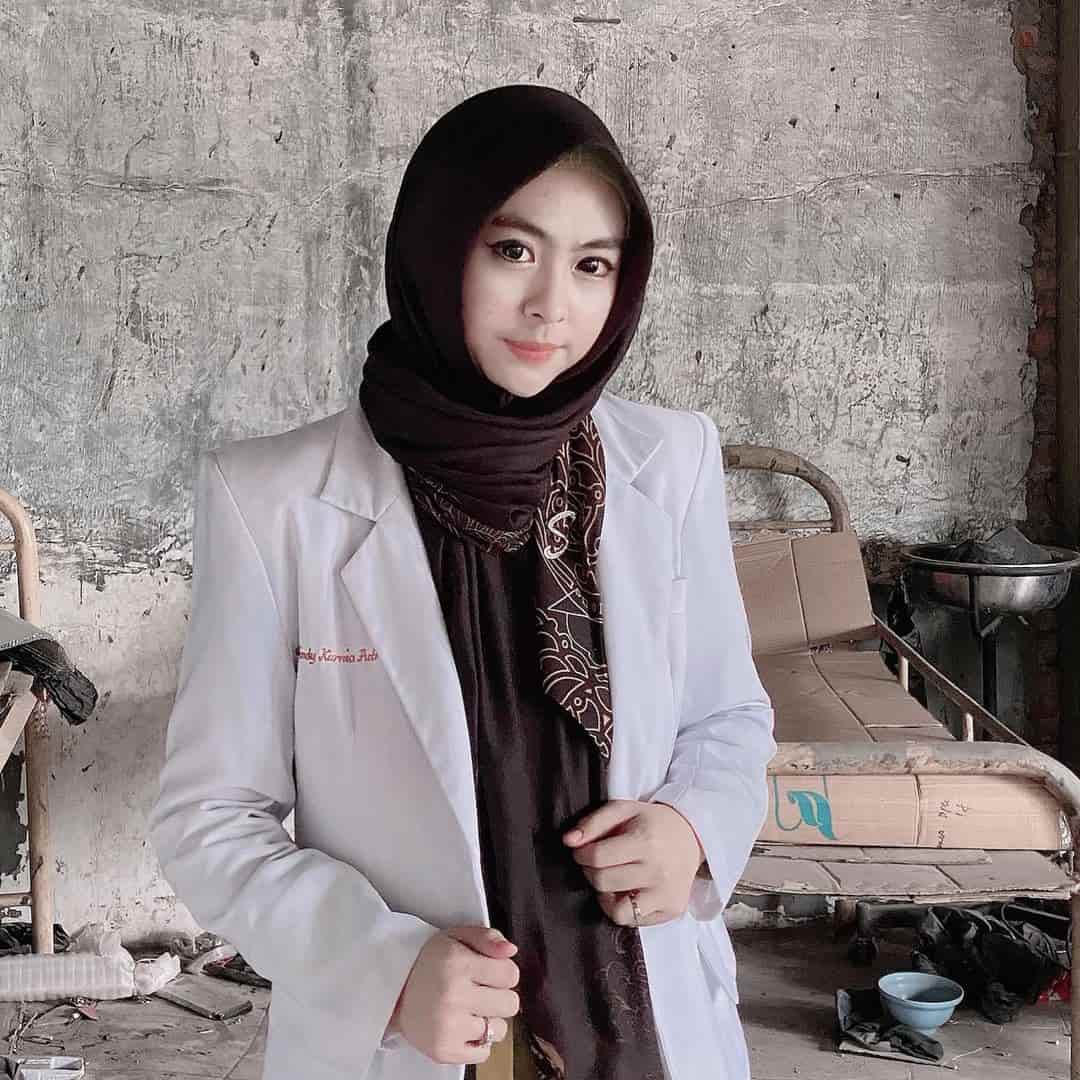 Detail Foto Dokter Berhijab Nomer 28