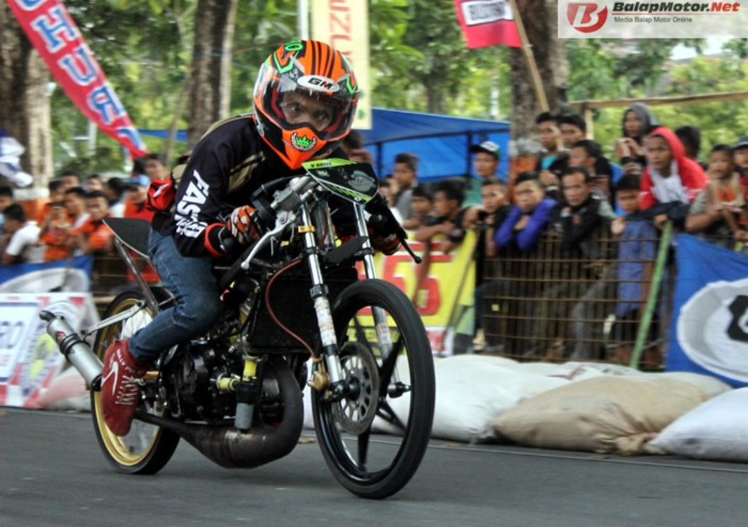 Detail Foto Drag Liar Nomer 7