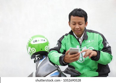 Detail Foto Driver Gojek Nomer 28