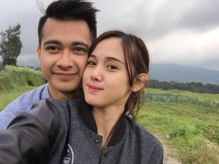 Foto Eza Gionino Dan Pacar Barunya - KibrisPDR