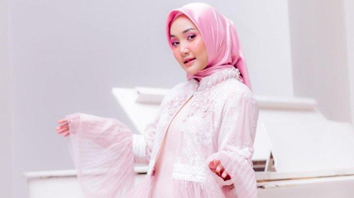 Detail Foto Fatin Shidqia Lubis Terbaru Nomer 28