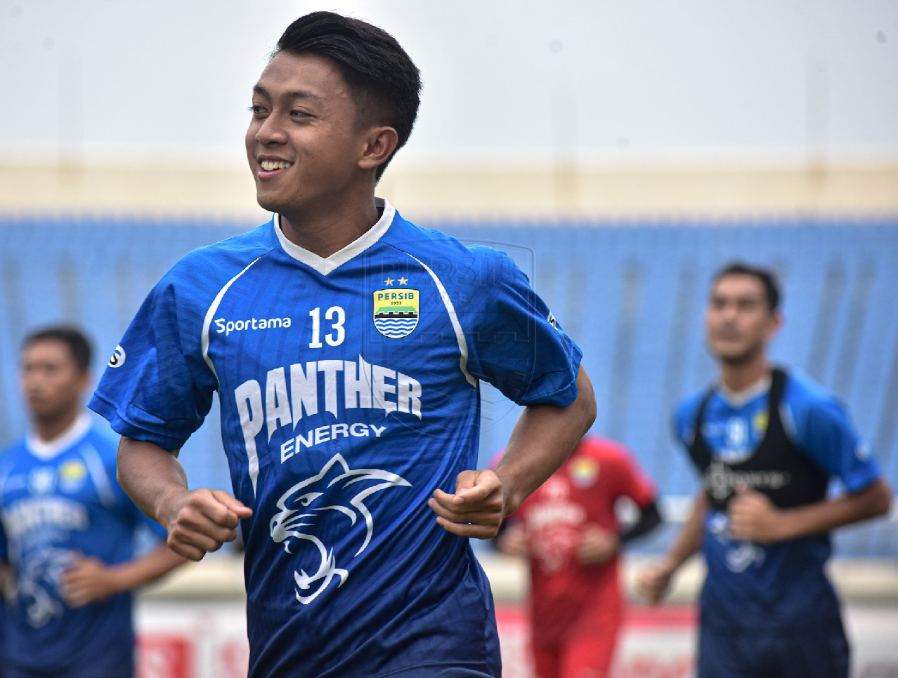 Detail Foto Febri Haryadi Pemain Persib Nomer 22