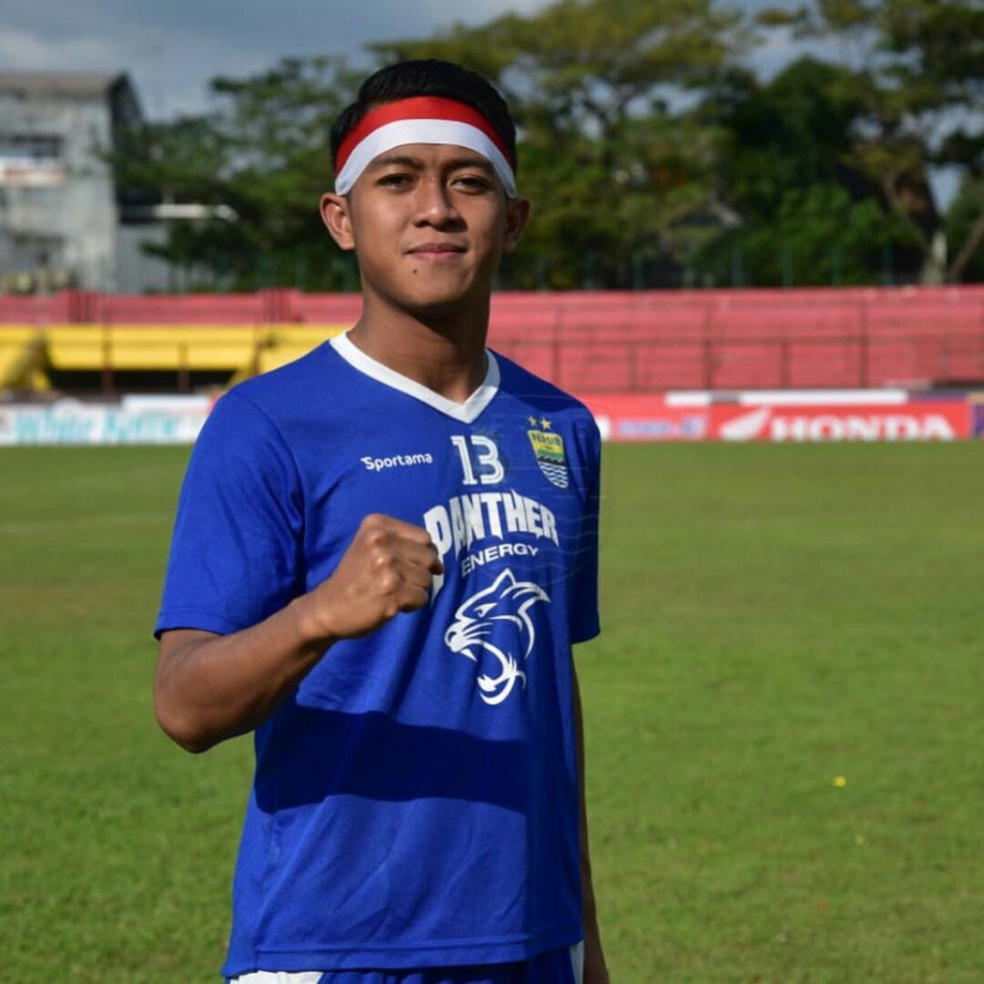 Detail Foto Febri Haryadi Pemain Persib Nomer 35