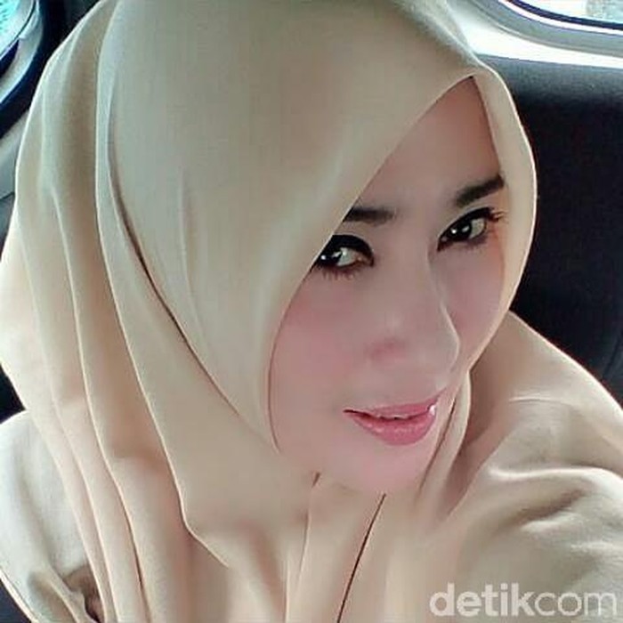 Download Foto Firza Husein Nomer 43