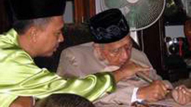 Detail Foto Foto Abah Anom Nomer 34