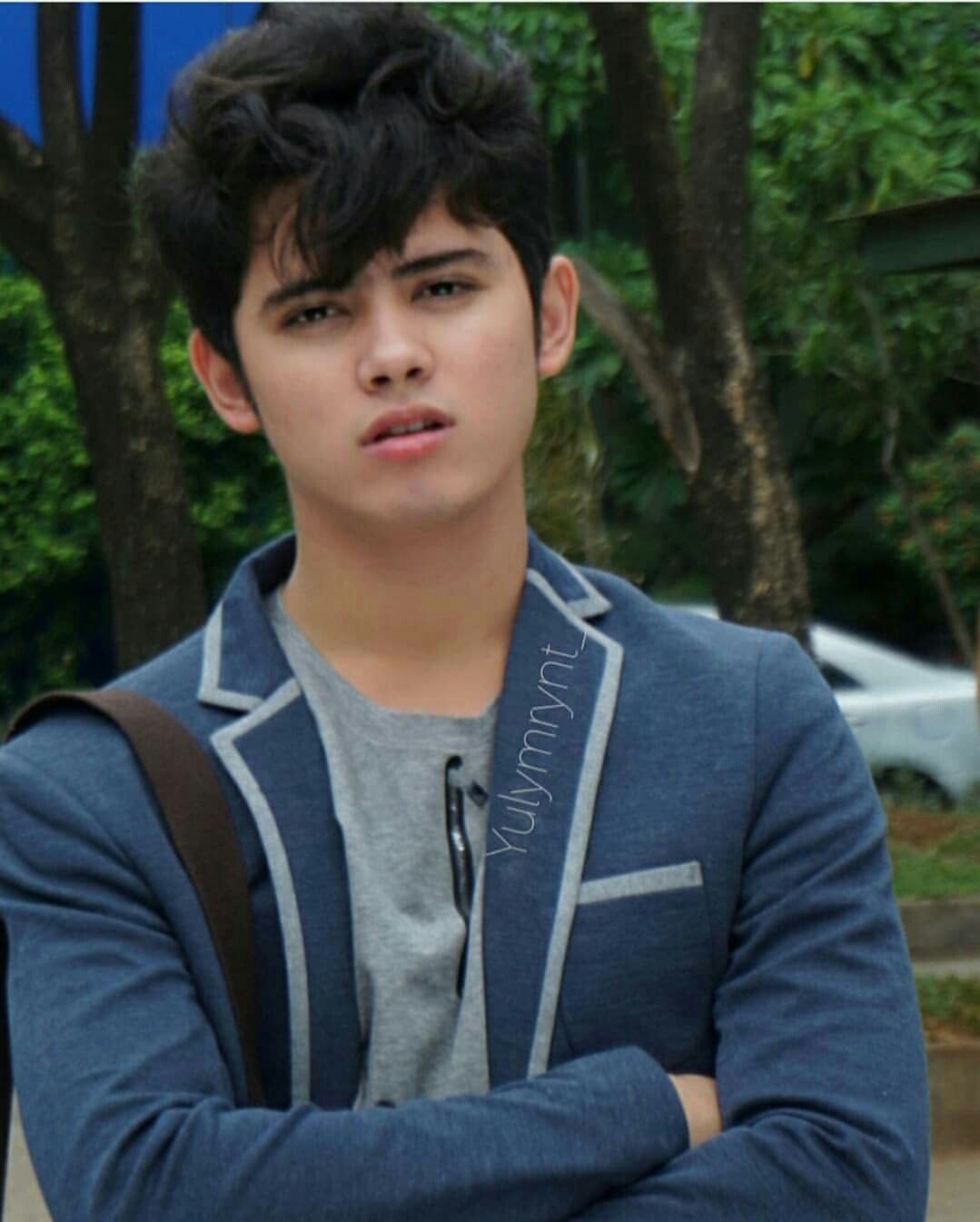 Detail Foto Foto Aliando Syarief Nomer 38