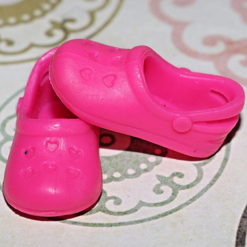 Detail Barbie Doll Crocs Nomer 7