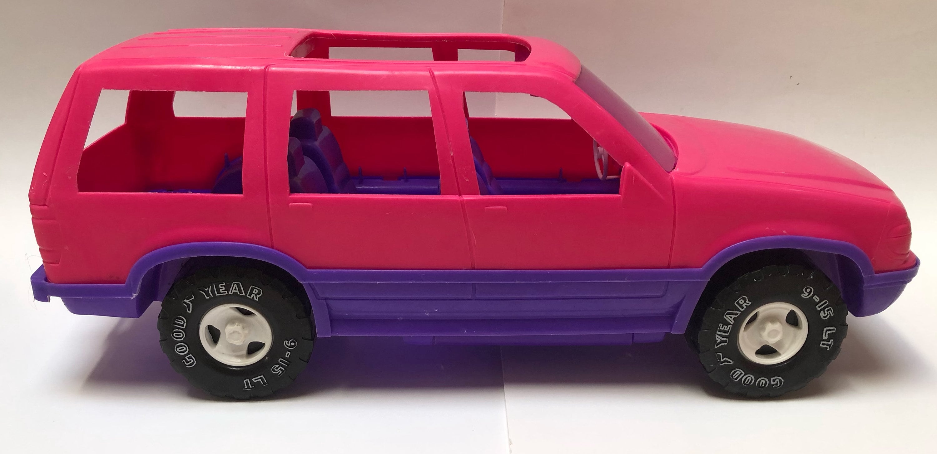 Barbie Ford Explorer - KibrisPDR