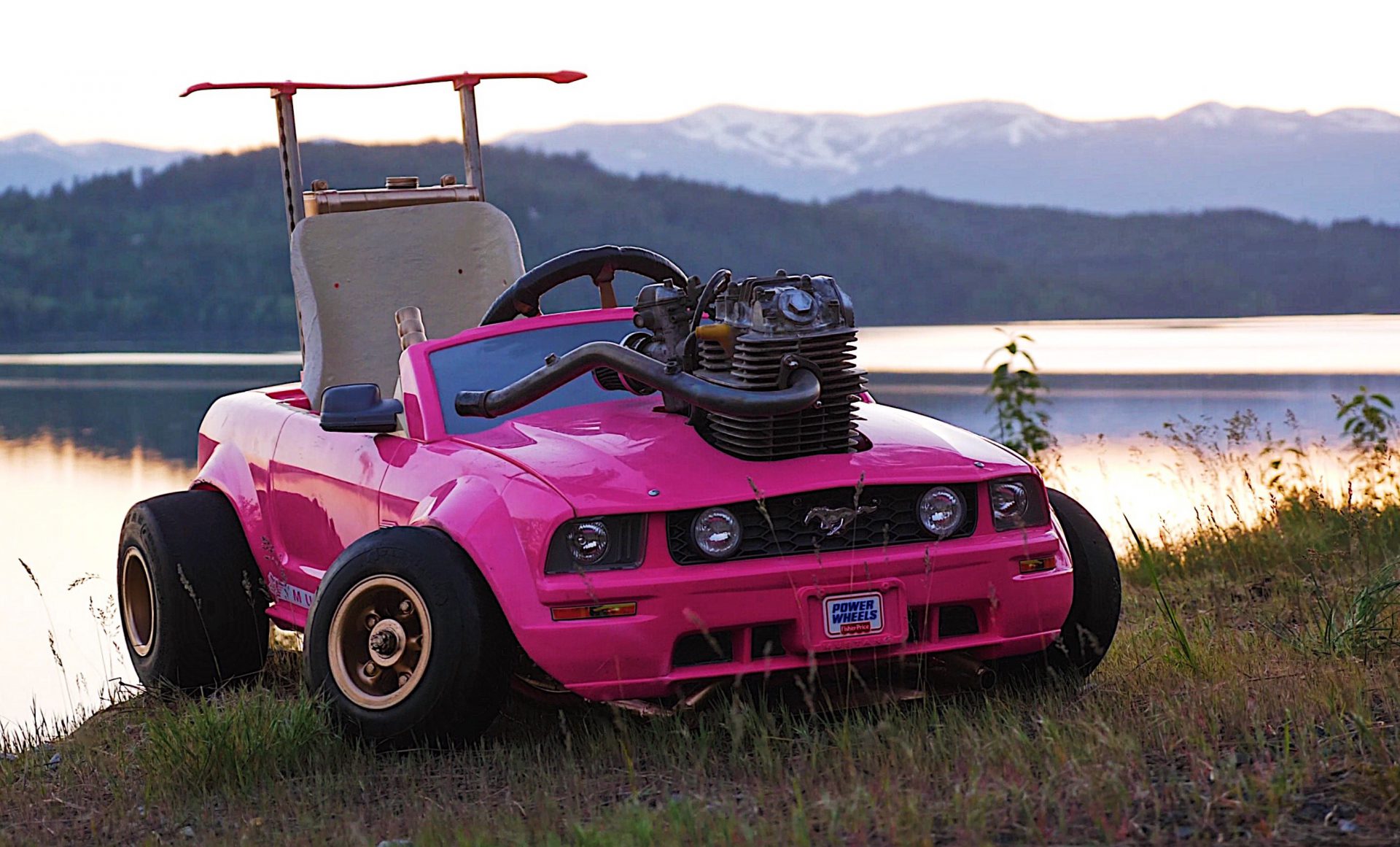 Detail Barbie Power Wheels Mustang Nomer 15