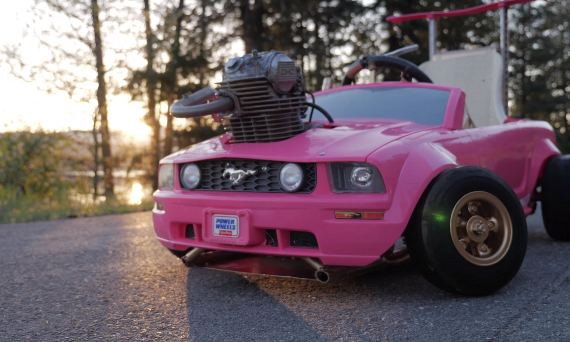 Detail Barbie Power Wheels Mustang Nomer 40