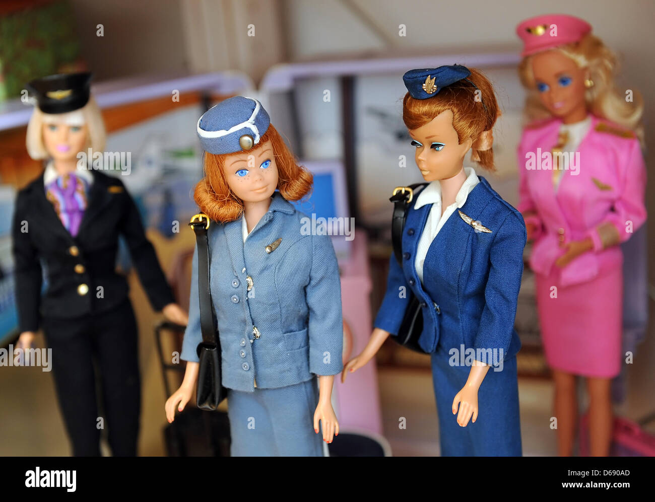 Detail Barbie Stewardess Nomer 40