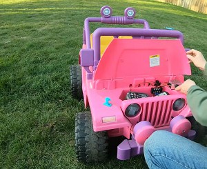Detail Barbie Take Along Jeep Battery Nomer 56