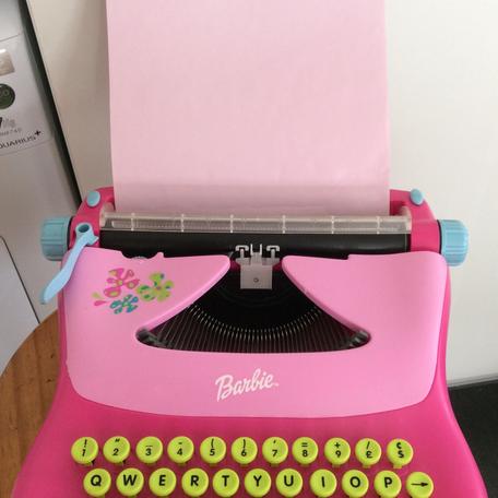 Detail Barbie Typewriter Nomer 21