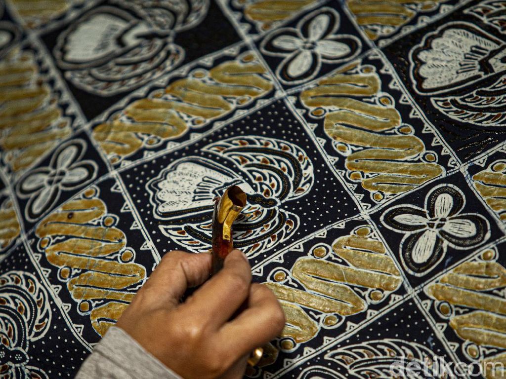 Detail Batik Geometris Simple Nomer 28