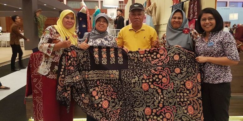 Detail Batik Hitam Gambar Perumahan Terbaru Nomer 21