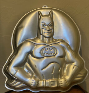 Detail Batman Symbol Cake Pan Nomer 15