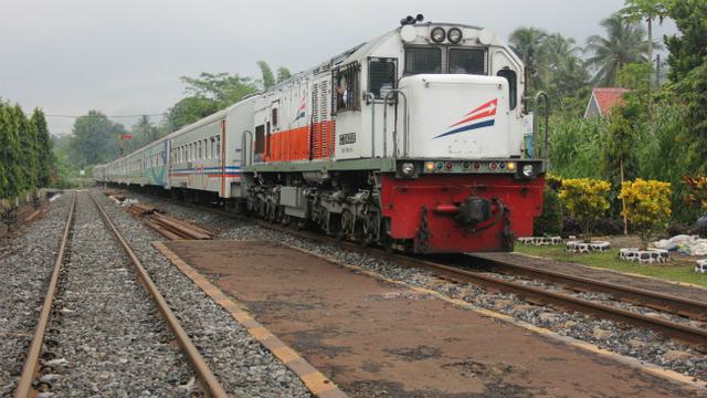 Detail Foto Foto Kereta Api Nomer 19